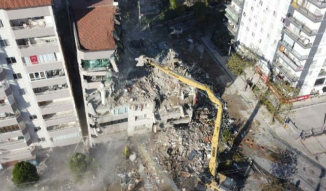 Depremde Yıkılan Yılmaz Erbek Apartmanı Davasında Kamu Görevlileri Hakkında Hapis İstemi