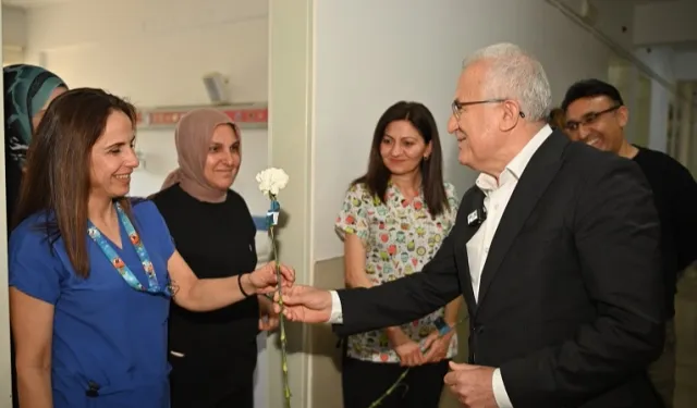Antalya Kumluca'da sağlık çalışanlarına 'Tıp' ziyareti