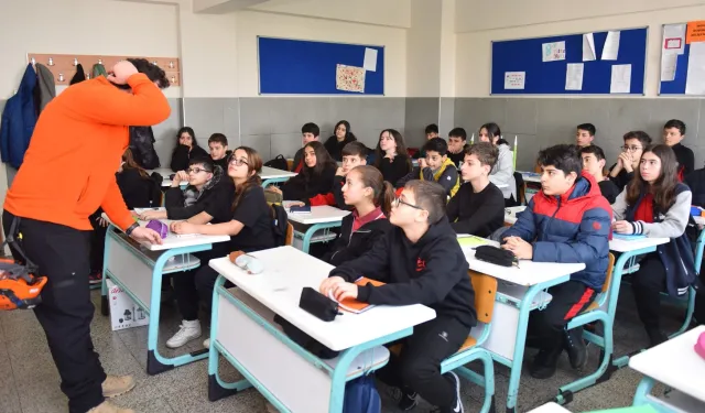Bursa Yıldırım Belediyesi’nden deprem eğitimi