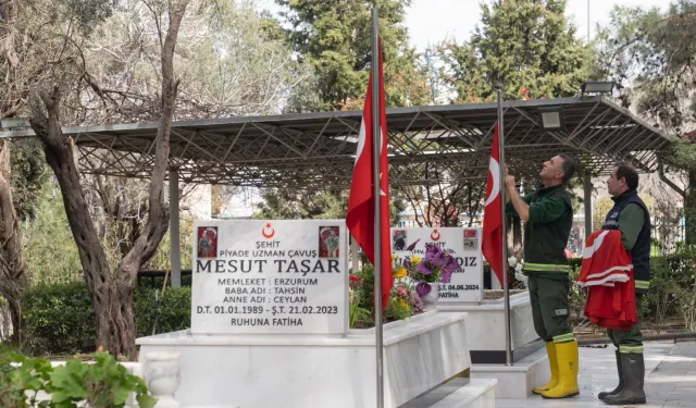 İzmir'de 18 Mart öncesi şehitliklere özel bakım