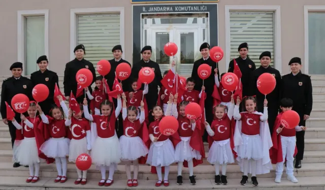 Minik öğrencilerden Jandarma Komutanlığı’na anlamlı ziyaret