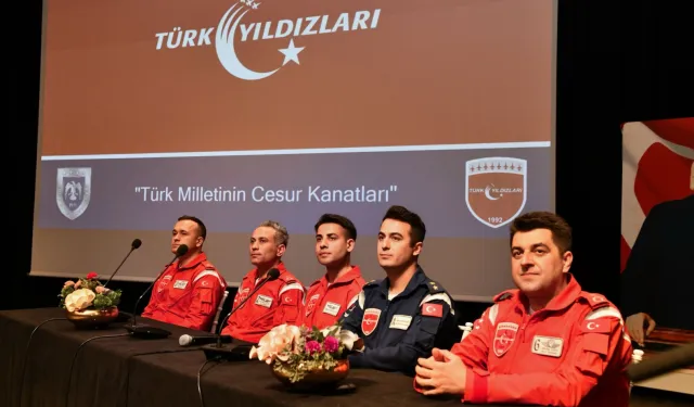 Türk Yıldızları pilotları Bursa Mustafakemalpaşa'da
