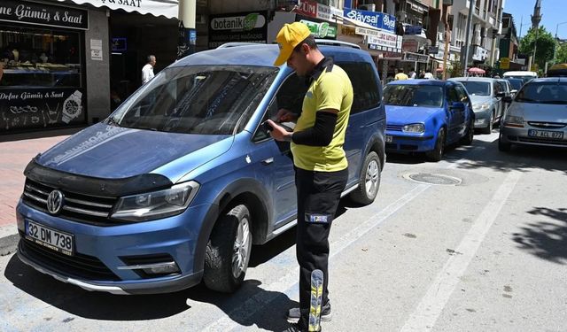 Isparta'da cadde otoparkları ücretsiz, sosyal tesisler ilk gün kapalı