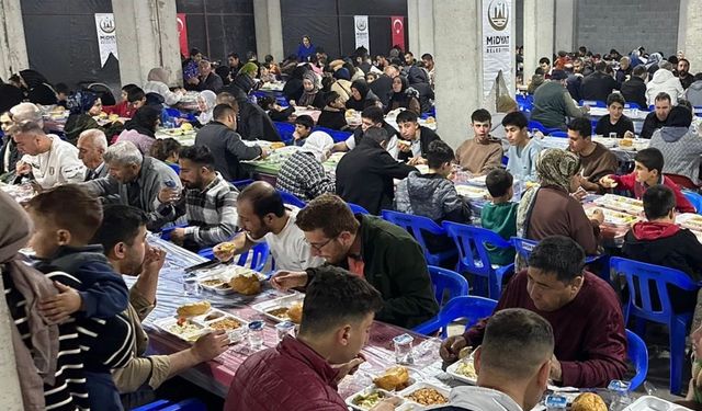 Mardin Midyat'ta iftar programlarına yoğun ilgi