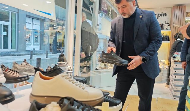 AK Parti Düzce Milletvekili Öztürk yaptığı alışverişte “Özgür Özel’in boykot çağrısı geri tepti" dedi