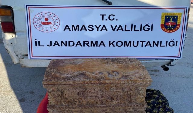 Amasya’da Roma dönemine ait mini lahit ele geçirildi