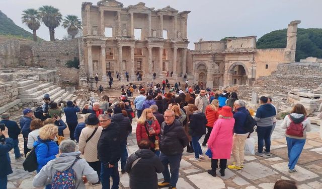 Bakan Ersoy: Müze ve ören yerlerinde 9 günde 1 milyon ziyaretçiyi aştık!