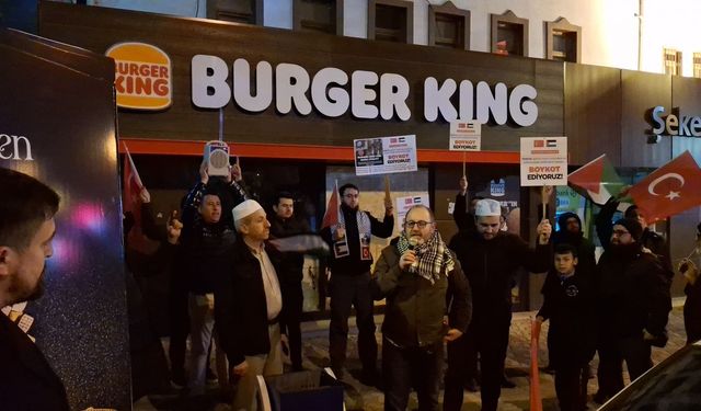 Beypazarı'nda ilçeye açılmaya çalışılan “BURGER KİNG” mağazası  protesto edildi