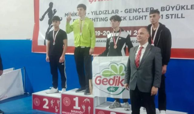 Burdur kick boksçuları 8 madalya ile döndü