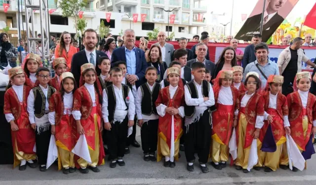 Ceyhan İsmet İnönü Kent Meydanı açıldı