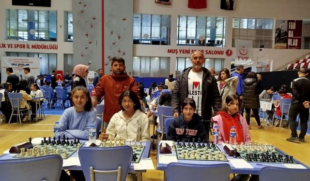 Esenkent Köyü Yıldız Kızlar satrançta bölge şampiyonu oldu