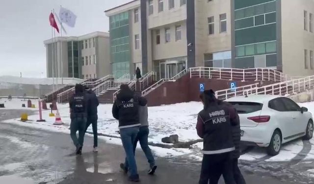 İran'dan Kars'a yasaklı madde getiren kurye  yakalandı