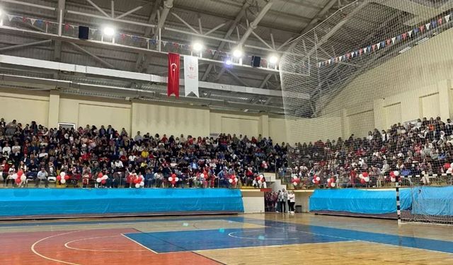 Isparta'da spor salonu yetmiyor, vatandaşlar stadyum istiyor