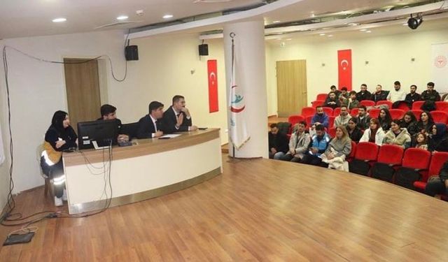 Kars 112 Acil Sağlık hizmetleri personeli ile değerlendirme toplantısı gerçekleştirildi