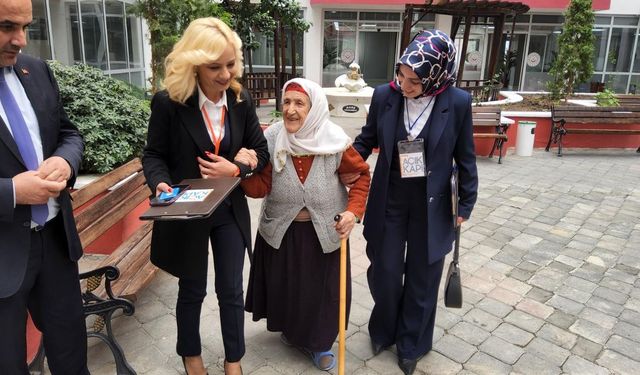 Kars Açık Kapı’dan huzurevi ziyareti