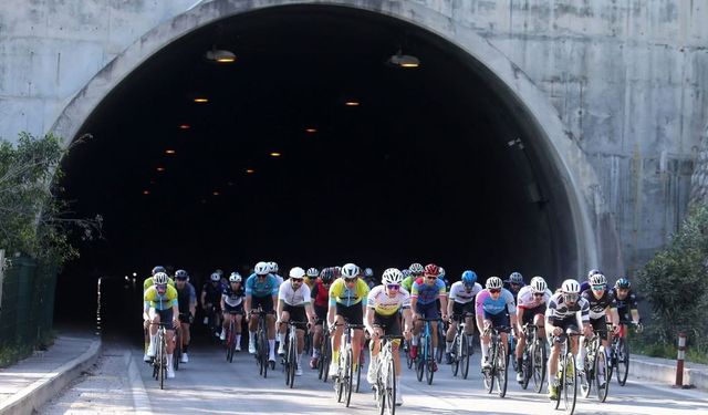 Kemer’de pedallar dostluk için döndü