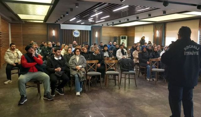 Kocaeli Büyükşehir İtfaiyesi’nden tesis personellerine yangın eğitimi
