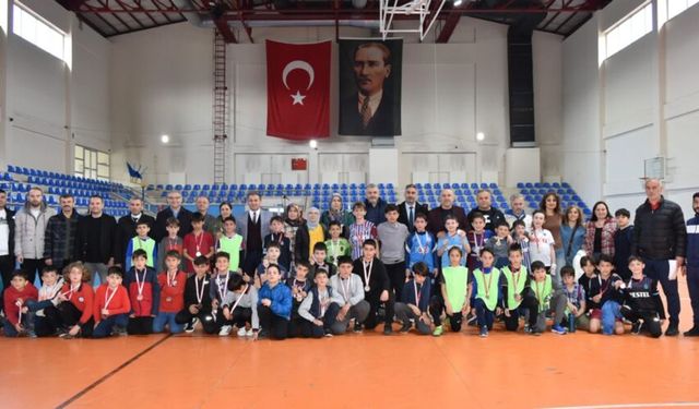Şehit Öğretmen Gürhan Yardım İlkokulu şampiyon oldu