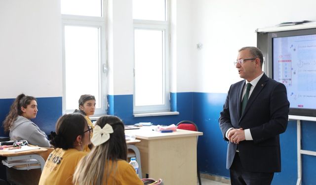 Vali Polat’ın okul ziyaretleri geleneği devam ediyor