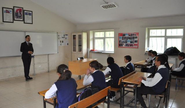 Akyaka Kaymakamı İsmail Demirtaş, Boyuntaş Köyünde öğrencilerle buluştu