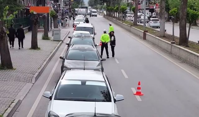Burdur’da geniş çaplı trafik uygulamasında 25 araca ceza geldi 15 araç trafikten men edildi