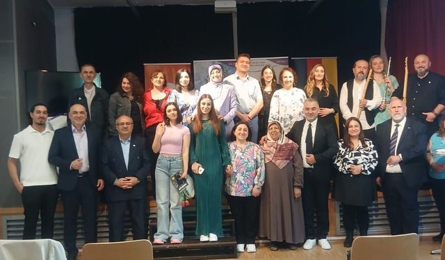 Duisburg’da Anneler Günü’ne özel “Gurbetin Türküleri 2” programı yoğun ilgi gördü