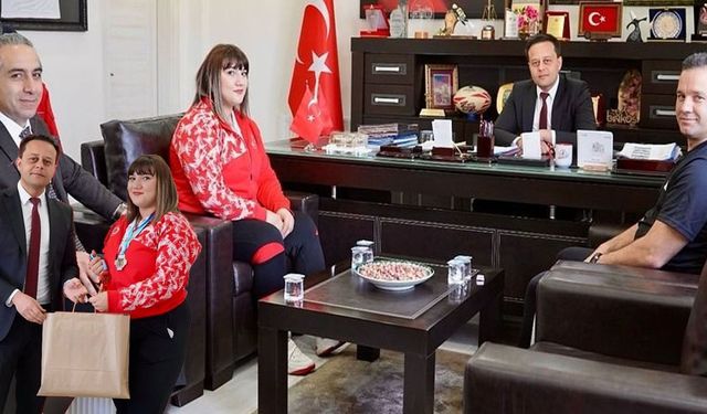 Dünya şampiyonundan anlamlı ziyaret