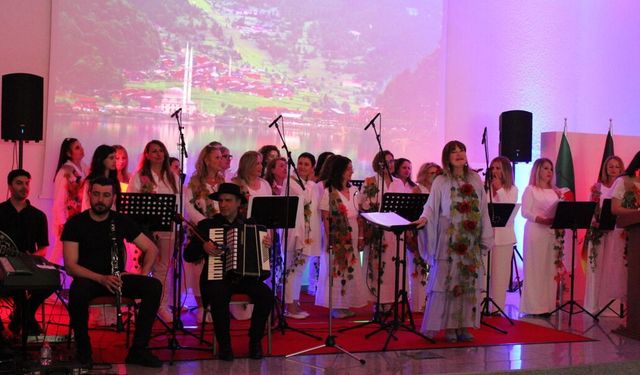 Düsseldorf'ta Türk kültürüne yolculuk: ''7 Bölge 7 Renk'' büyüledi