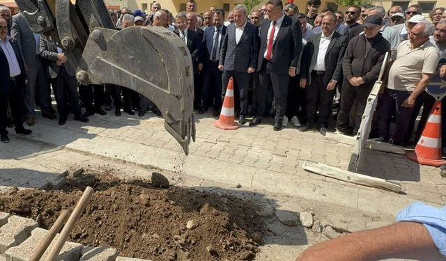 Eğirdir Pınar Pazarı’na doğalgaz için kazma vuruldu