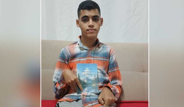 Genç şair Mehmet Ağca'nın ilham veren  “Engelsiz Ruhunun Şiirleri” raflardaki yerini aldı
