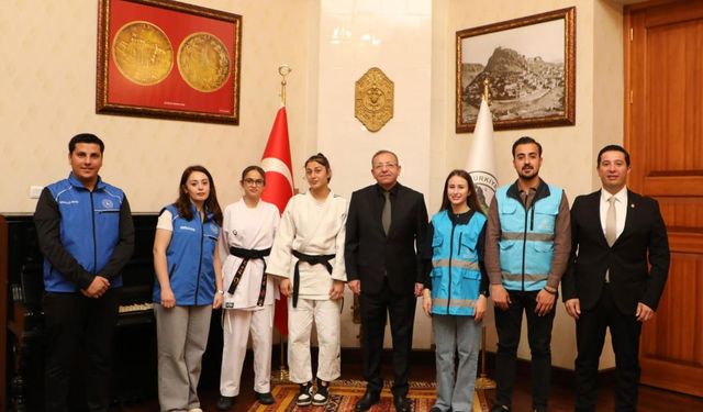 Gençlik Haftası kapsamında gençlerden Vali Polat'a ziyaret
