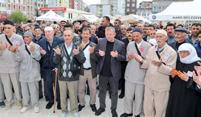 Hacı adayları Kars'tan "Harem-i Şerife" dualarla uğurlandı