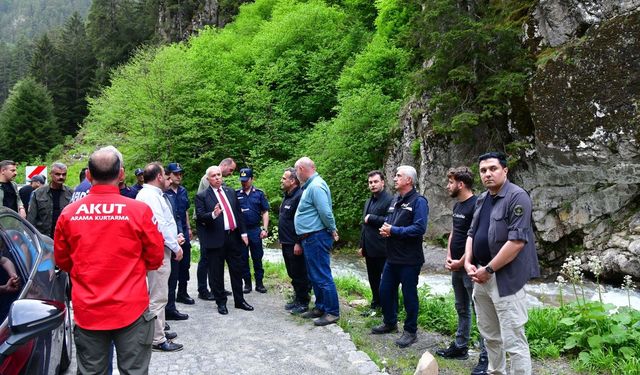 Haldizen Deresi’nde kaybolan çocuğun arama çalışmalarını Vali Yıldırım yerinde inceledi
