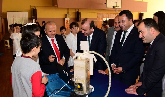 Harezmi Eğitim Modeli kapsamında 'Suya Yazanlar ve Yazarlık Eğitimi Proje Ürünleri Sergisi'ne yoğun  ilgi