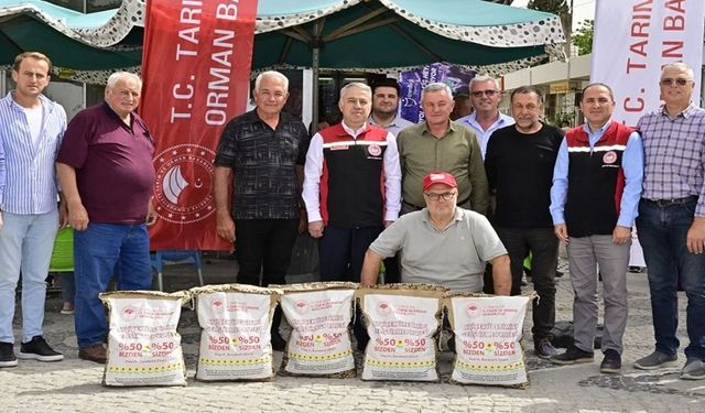 İzmir'de ayçiçeği üreticilerine yerli tohum desteği