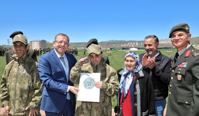 Kars Valisi Ziya Polat, özel bireylerle yemin töreninde buluştu