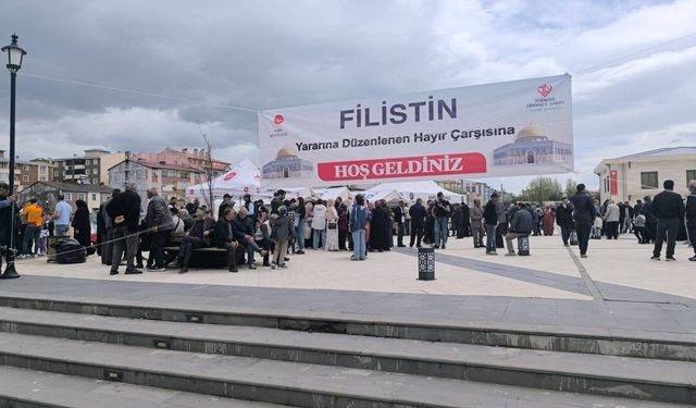 Kars’ta Filistin ve Gazze yararına Hayır Çarşısı kuruldu