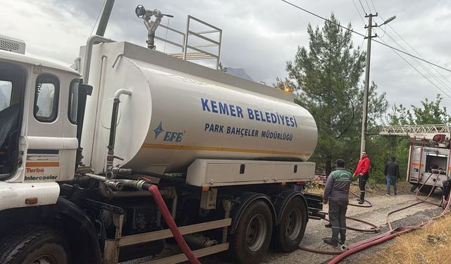 Kemer’de ev yangını