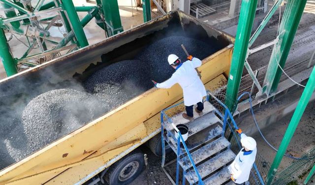 Kocaeli Büyükşehir, saatte 240 ton asfalt üretiyor