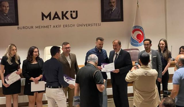 MAKÜ'de öğrencileri Ticaret Elçisi Sertifikası'nı Meçikoğlu’ndan aldı