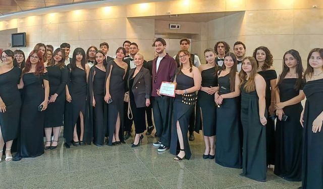 Manisa'nın 'çok sesli'sine İzmir'den çifte ödül