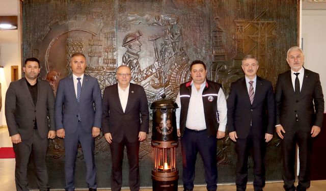MHP'den GMİS'e ziyaret