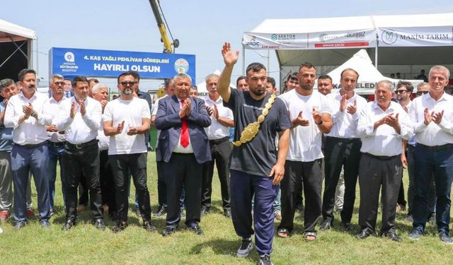 Pehlivan Yusuf Can Zeybek Kınık Er Meydanı’nda coşkuyla karşılandı