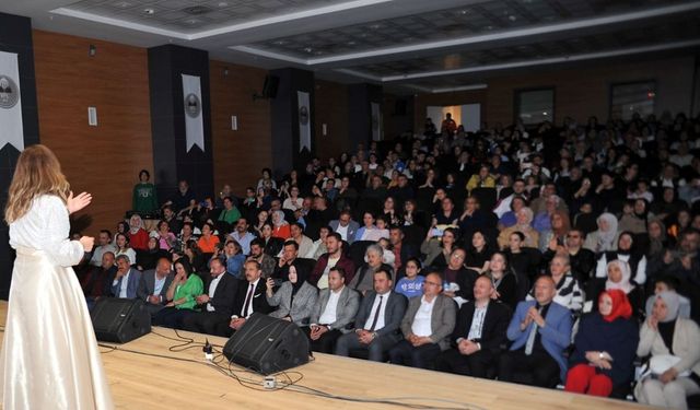 Trabzon'da Türk Halk Müziği Korosu konseri gönüllerin pasını sildi