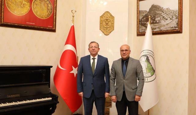 Vali Ziya Polat, Erzurum Vakıflar Bölge Müdürü Murat Uslu’yu ağırladı