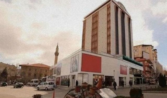 Yıkılacak olan Otel Isparta binası boşaltılıyor