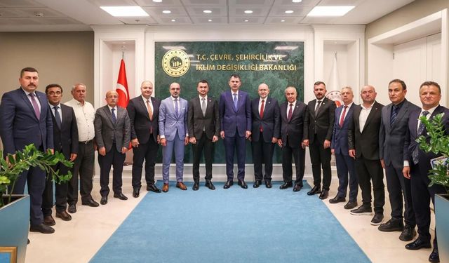 AK Parti Burdur heyetinden Bakan Kurum’a ziyaret