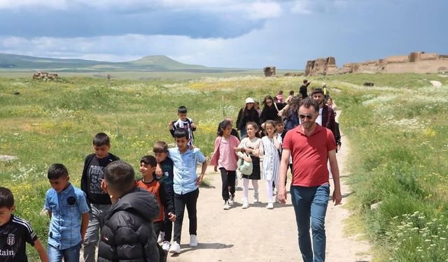 Ani Ören Yeri bayramda ziyaretçi akınına uğradı