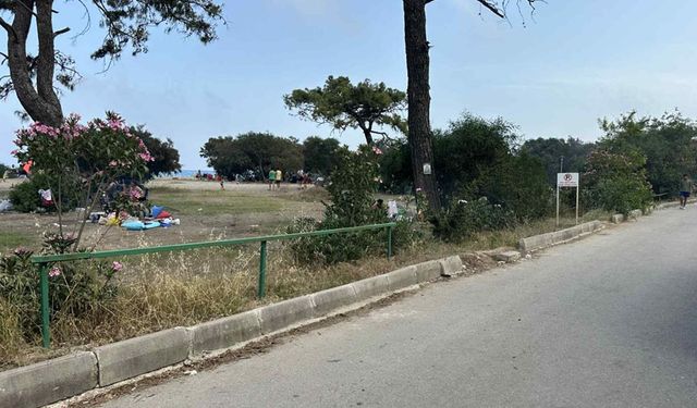 Antalya Sarısu Plajı bakımsızlıkla çürüyor!