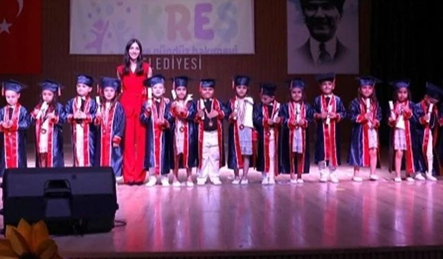 Antalya'da Kumlucalı miniklerden mezuniyet kutlaması
